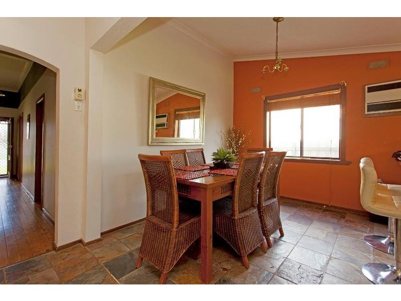 537 Collins Street, Lavington NSW 2641