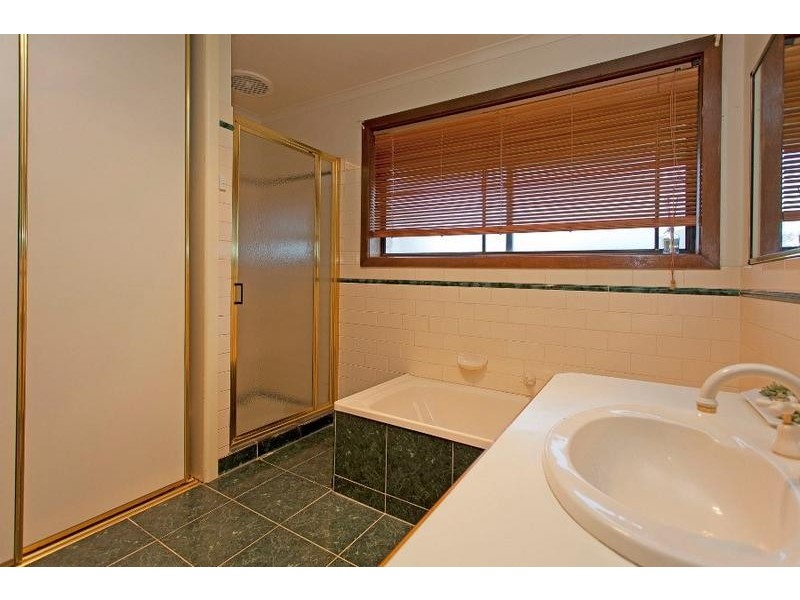 537 Collins Street, Lavington NSW 2641