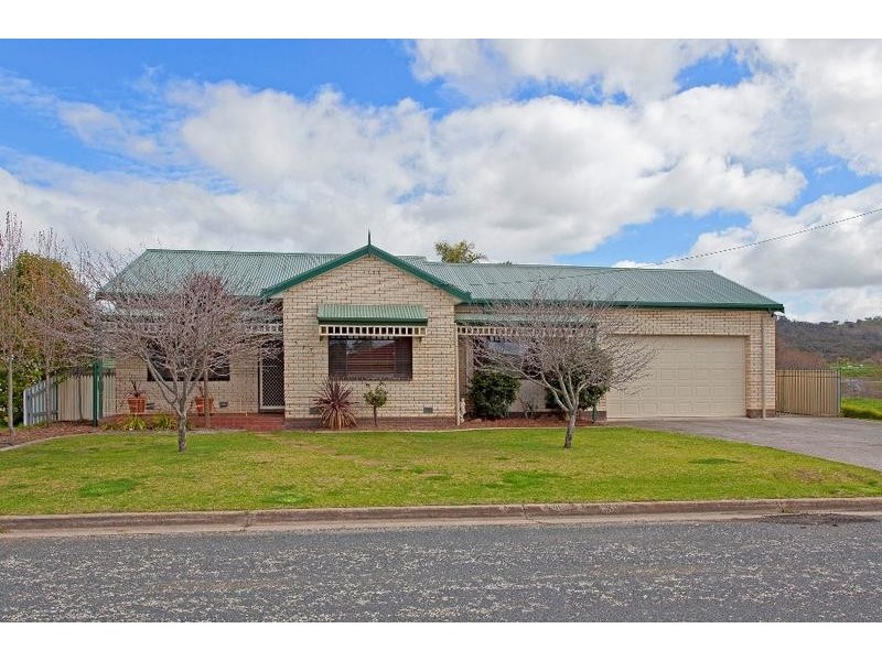 537 Collins Street, Lavington NSW 2641