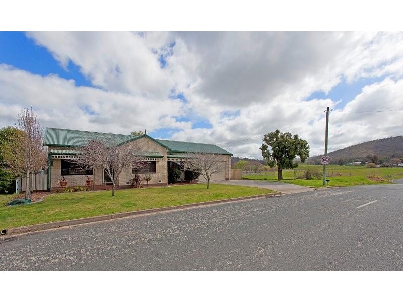 537 Collins Street, Lavington NSW 2641