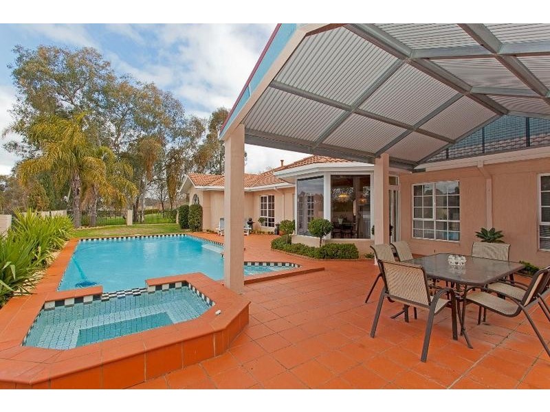 6 The Meadow, Thurgoona NSW 2640