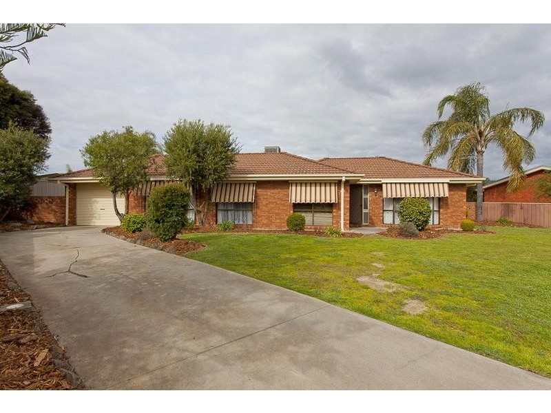 8 Ditmann Place, Lavington NSW 2641