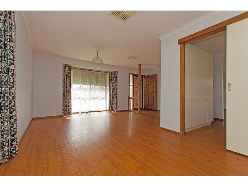 8 Ditmann Place, Lavington NSW 2641