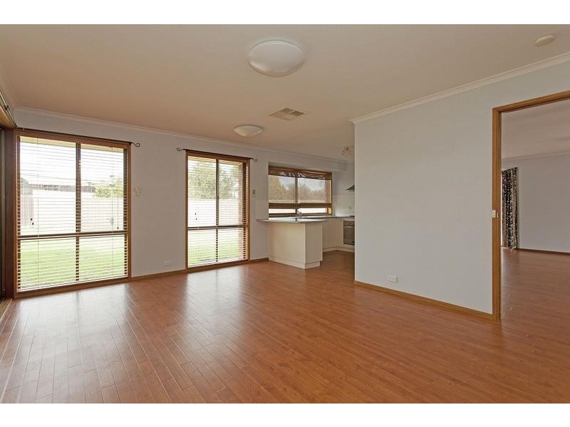 8 Ditmann Place, Lavington NSW 2641