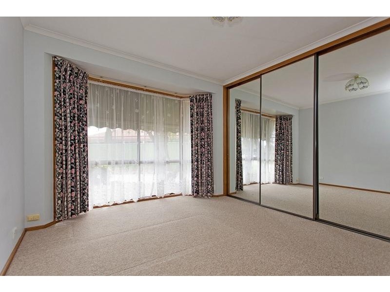 8 Ditmann Place, Lavington NSW 2641