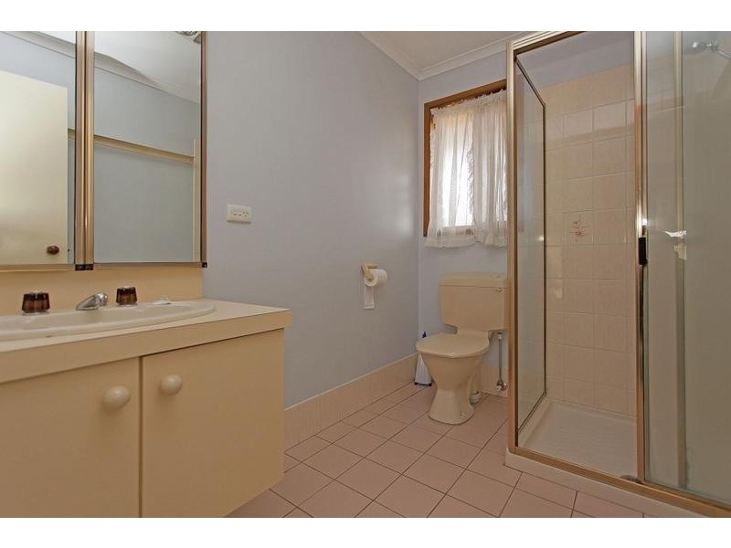 8 Ditmann Place, Lavington NSW 2641