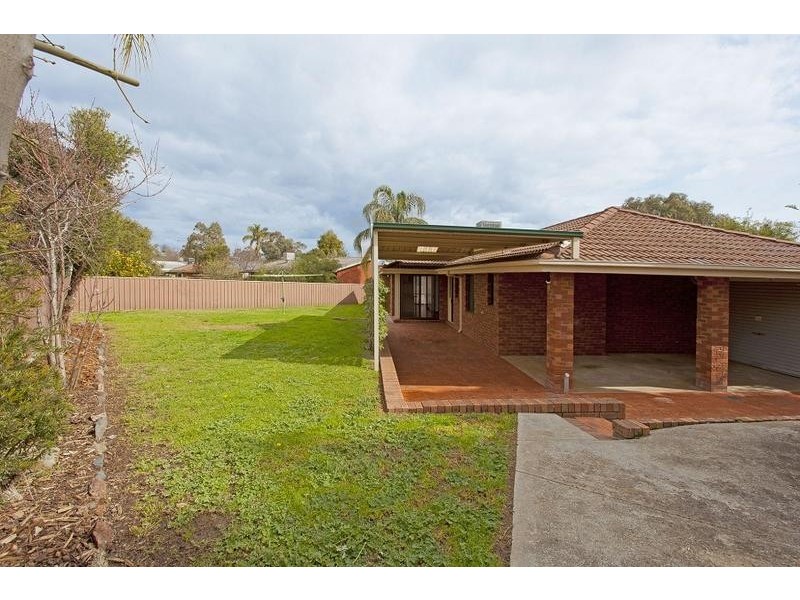 8 Ditmann Place, Lavington NSW 2641