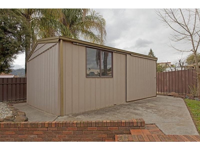 8 Ditmann Place, Lavington NSW 2641