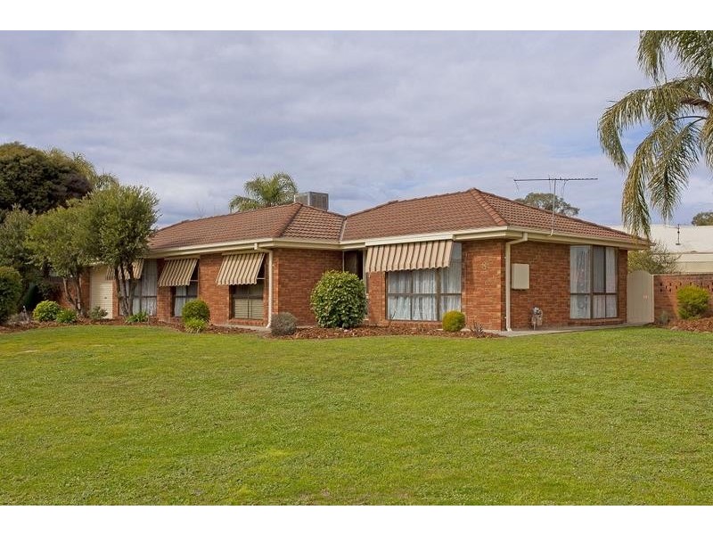 8 Ditmann Place, Lavington NSW 2641