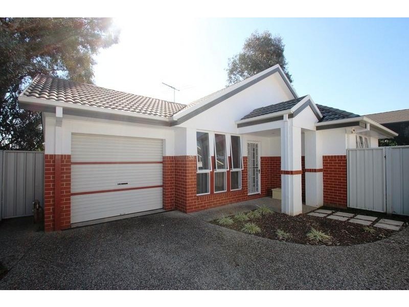 33 Kurrajong Crescent, West Albury NSW 2640