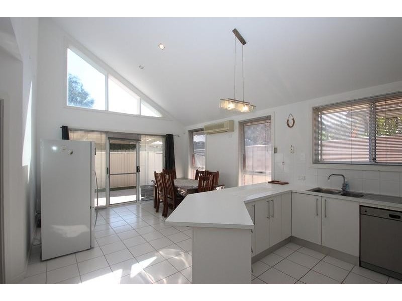 33 Kurrajong Crescent, West Albury NSW 2640