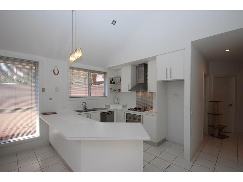 33 Kurrajong Crescent, West Albury NSW 2640