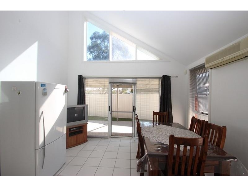 33 Kurrajong Crescent, West Albury NSW 2640