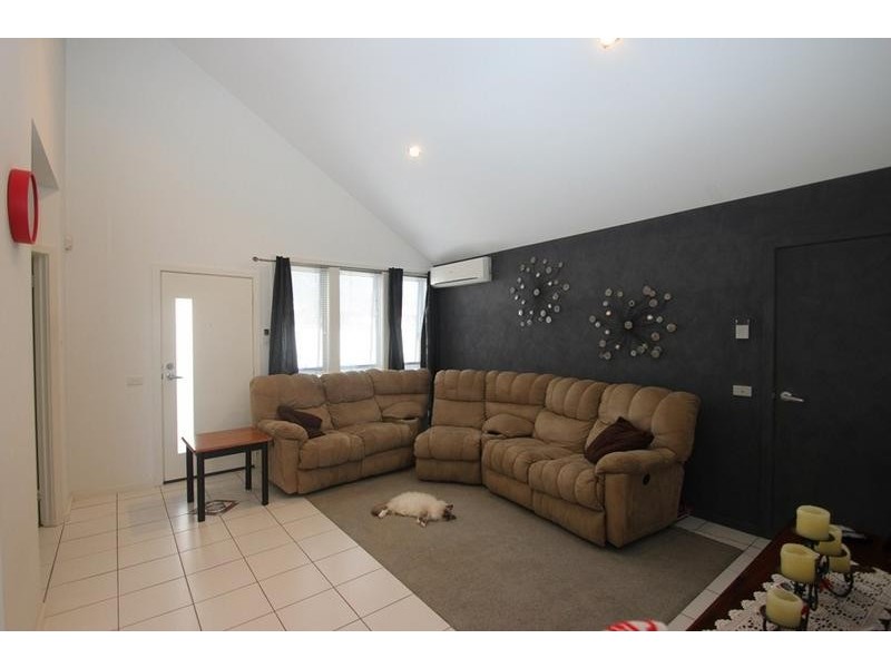 33 Kurrajong Crescent, West Albury NSW 2640