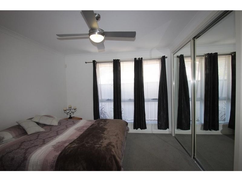 33 Kurrajong Crescent, West Albury NSW 2640