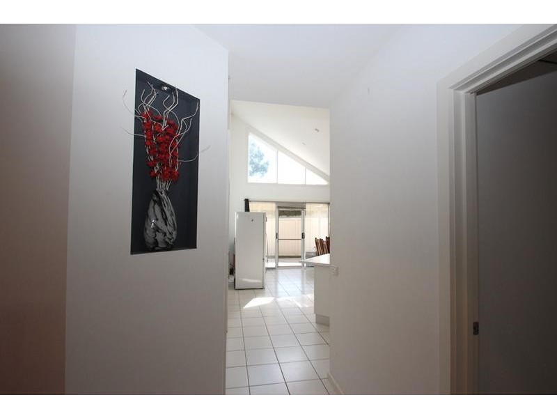 33 Kurrajong Crescent, West Albury NSW 2640