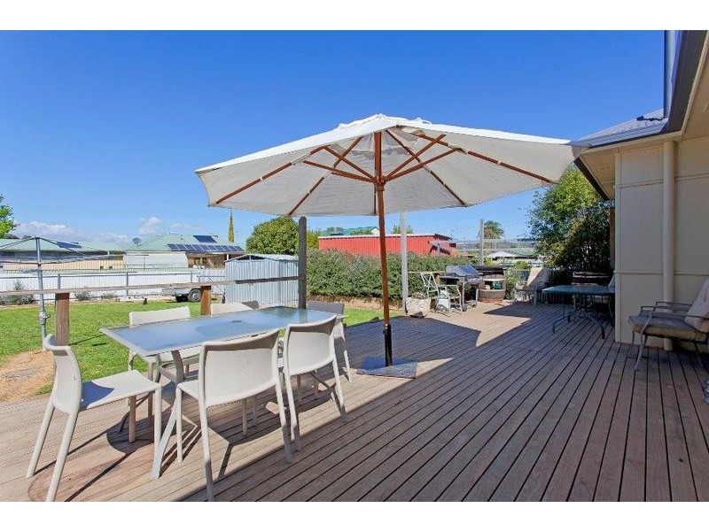 335 Curlew Crescent, North Albury NSW 2640