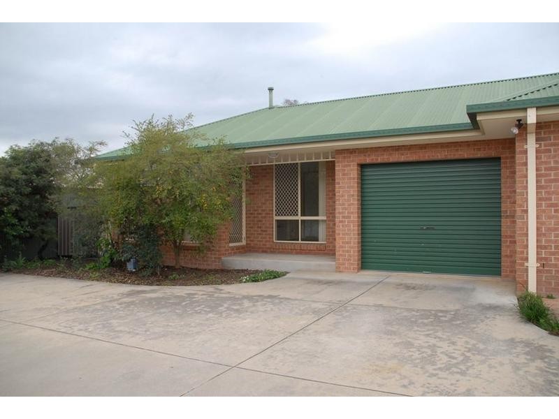 4/2 Owen Court, Lavington NSW 2641