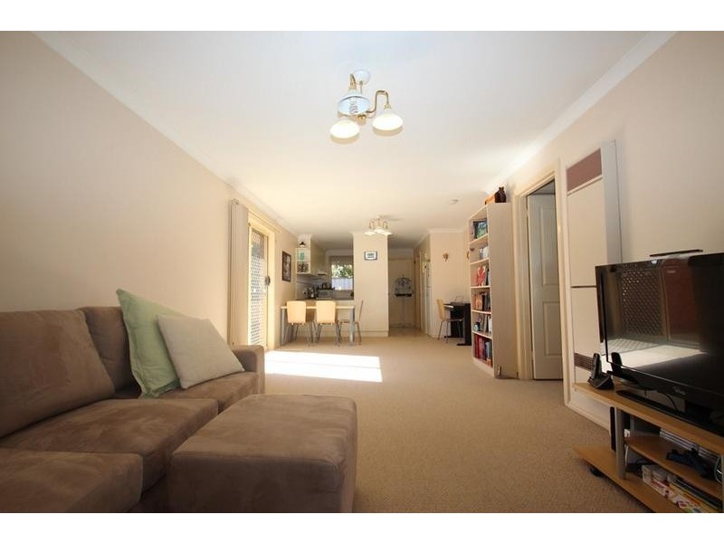 4/2 Owen Court, Lavington NSW 2641