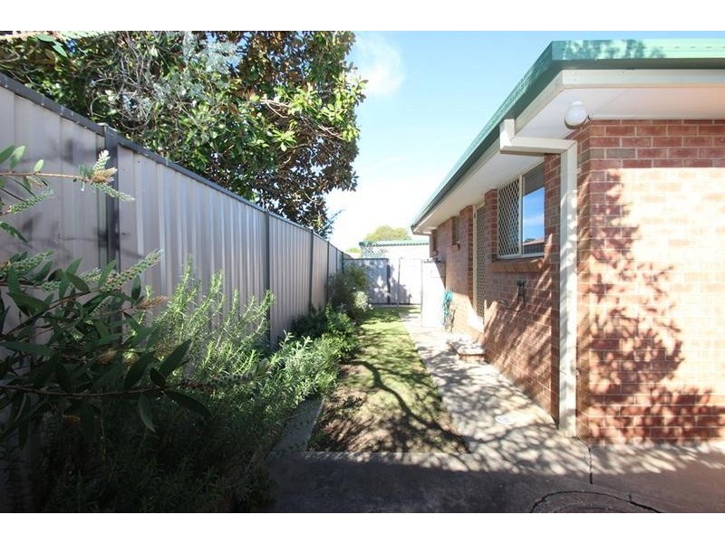 4/2 Owen Court, Lavington NSW 2641