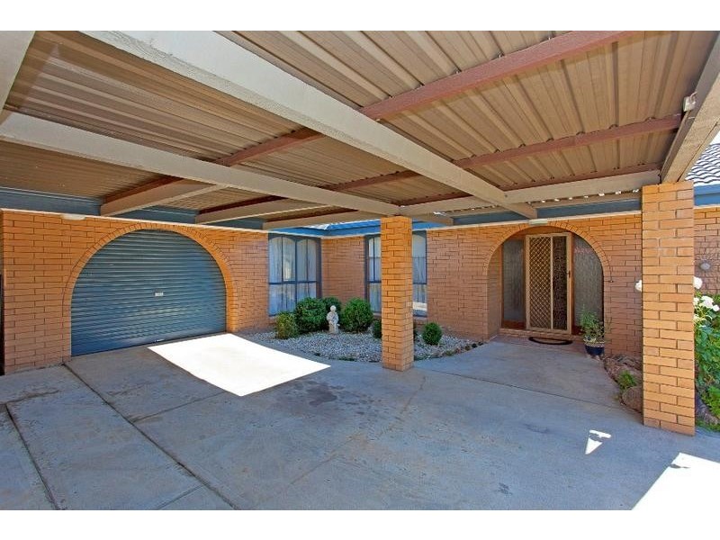 486 Laramee Drive, Lavington NSW 2641
