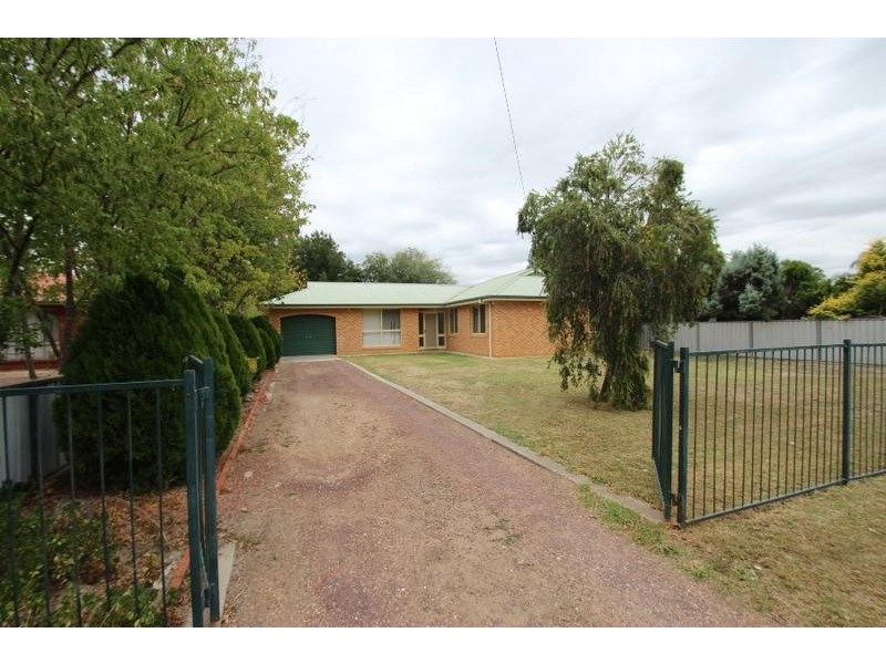 90 Huon Street, Jindera NSW 2642