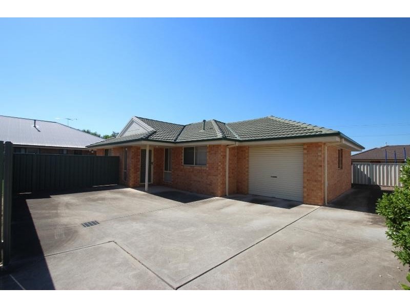 2/13 Rachel Court, Lavington NSW 2641