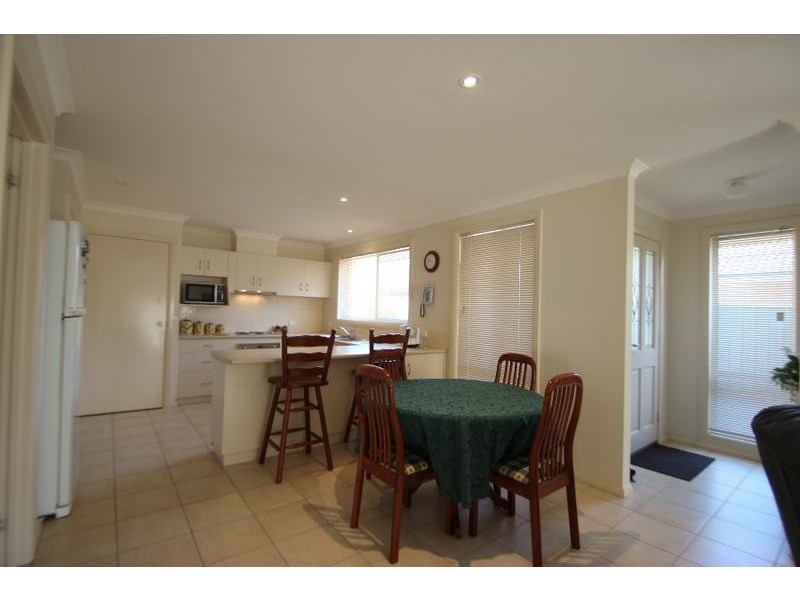 2/13 Rachel Court, Lavington NSW 2641