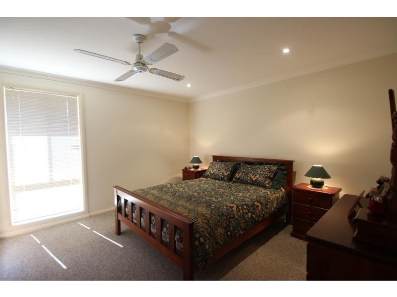 2/13 Rachel Court, Lavington NSW 2641