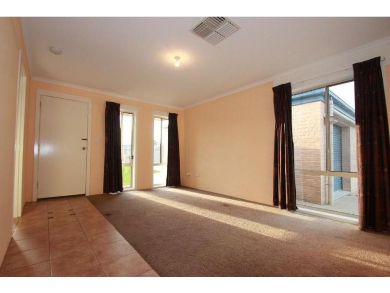 10 Mountain Way, Lavington NSW 2641