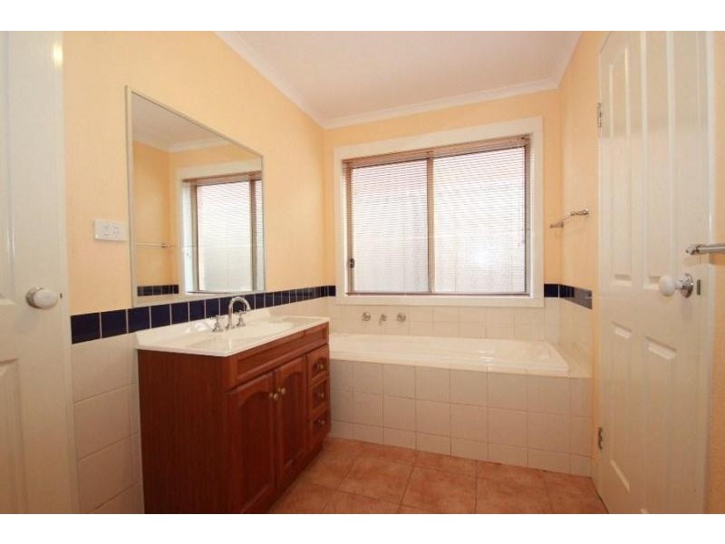 10 Mountain Way, Lavington NSW 2641