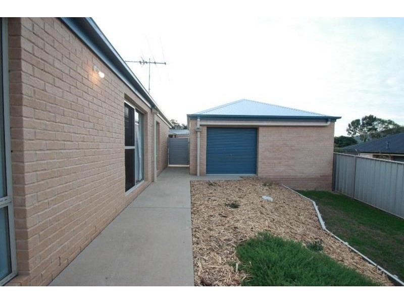 10 Mountain Way, Lavington NSW 2641