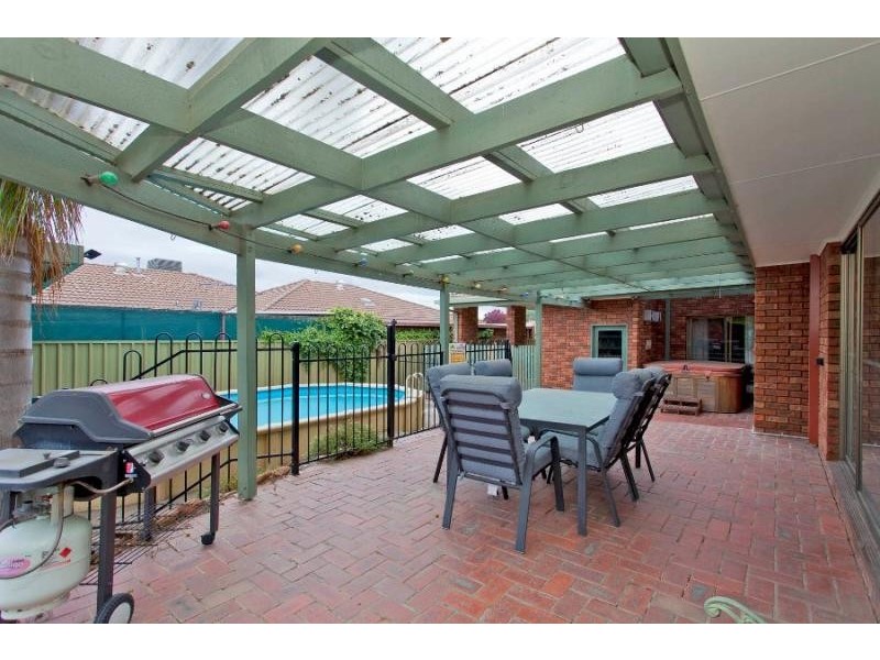 16 Wentworth Court, Lavington NSW 2641