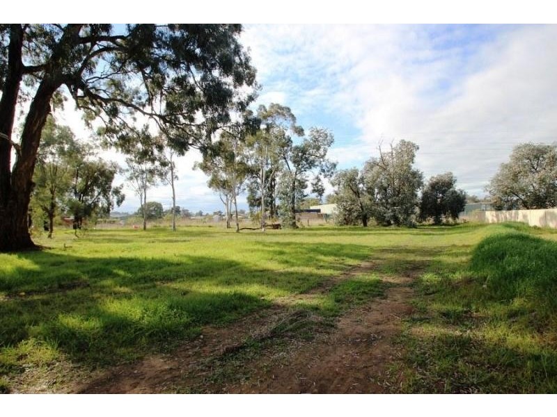 40 Nicola Place, Lavington NSW 2641