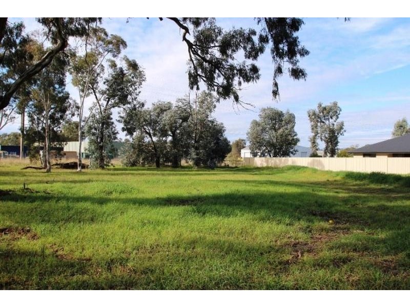 40 Nicola Place, Lavington NSW 2641