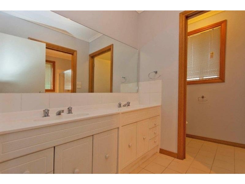 1/14 Rachel Court, Lavington NSW 2641