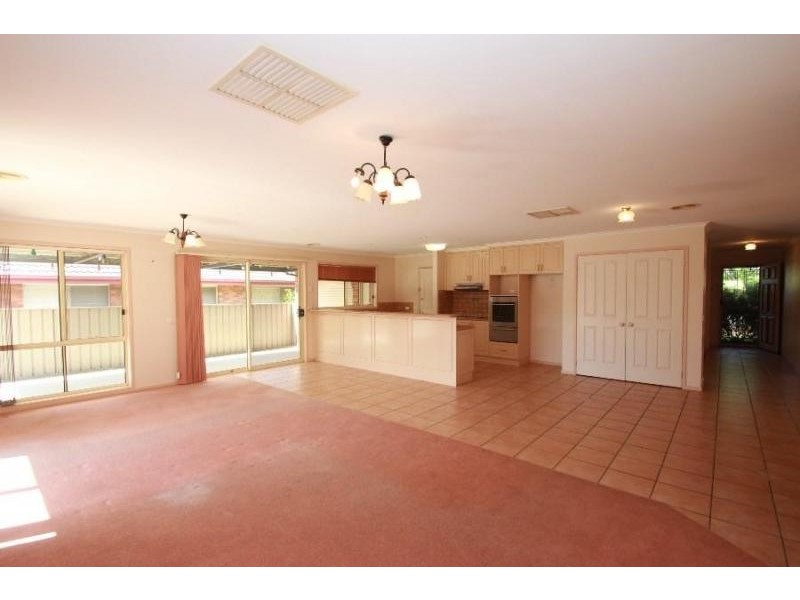 71 Dumbrell Circuit, Lavington NSW 2641