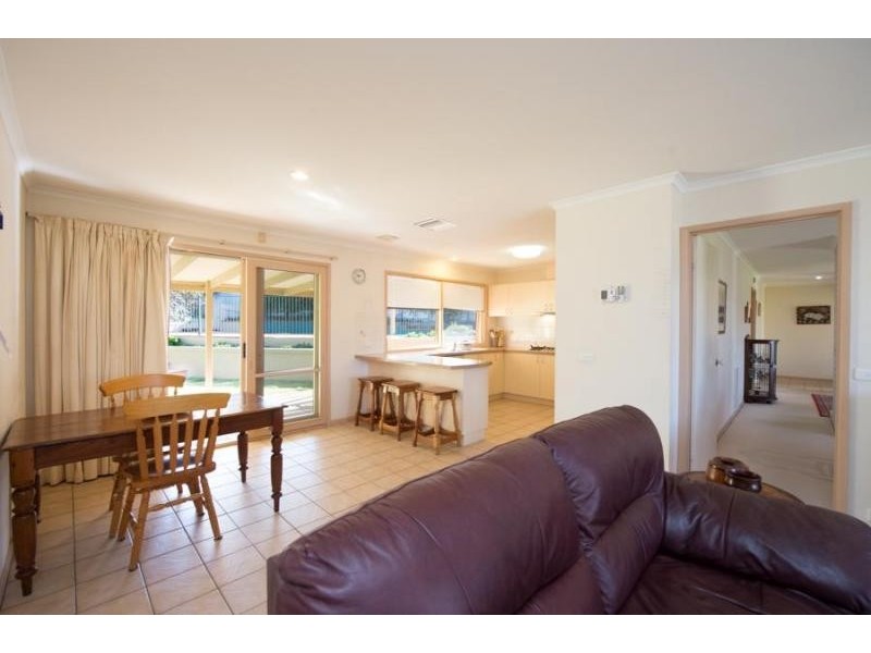 65 Ringwood Crescent, West Albury NSW 2640
