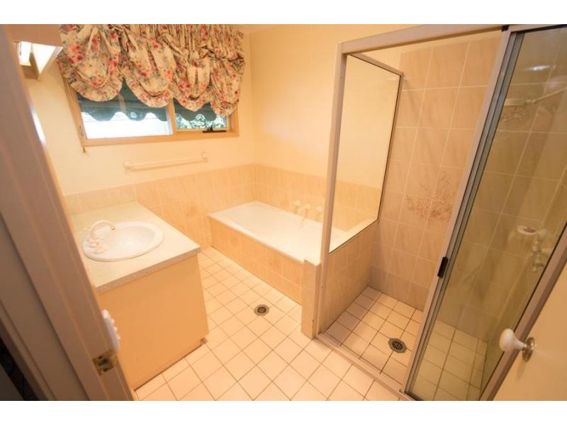 65 Ringwood Crescent, West Albury NSW 2640