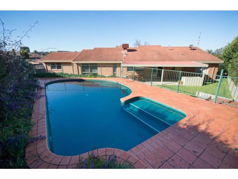 65 Ringwood Crescent, West Albury NSW 2640