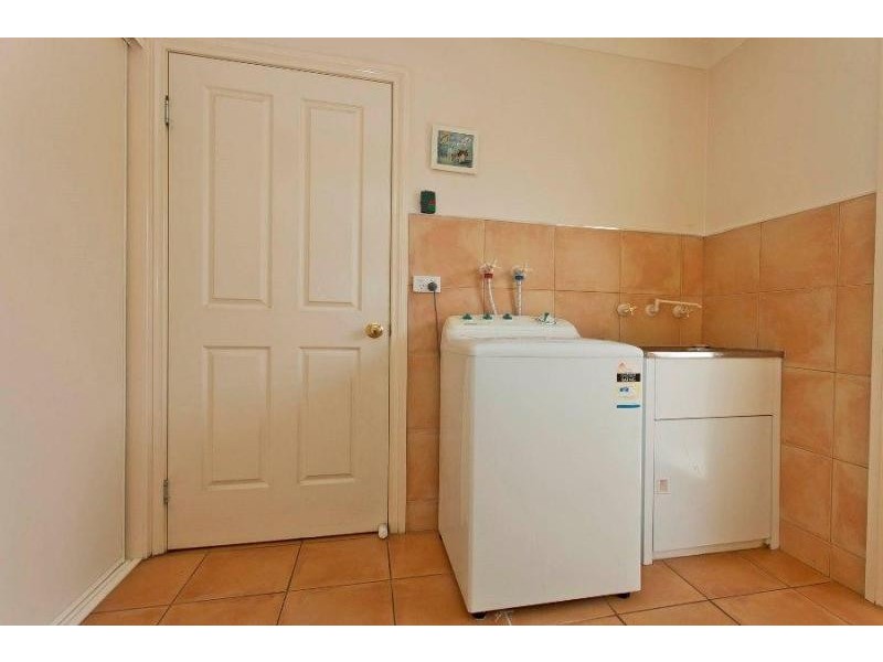 1/372 Cambourne Street, Lavington NSW 2641