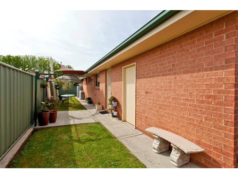 1/372 Cambourne Street, Lavington NSW 2641