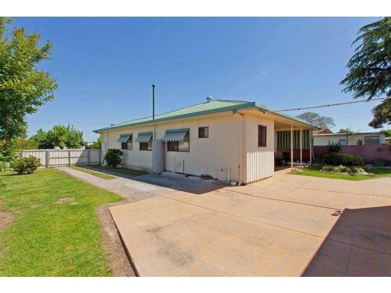 446 Bell St, Lavington NSW 2641