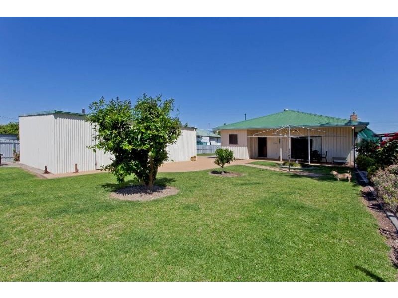 446 Bell St, Lavington NSW 2641