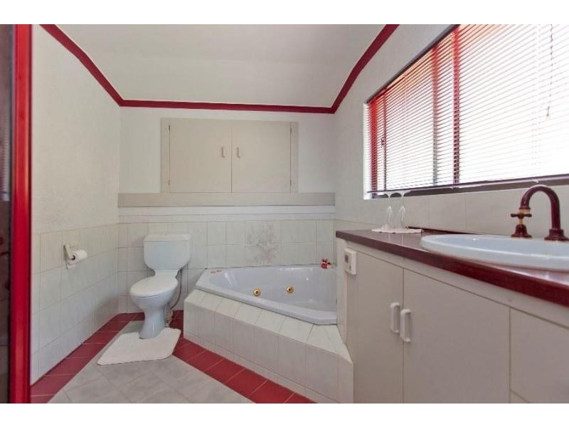 9 Ronald Place, East Albury NSW 2640