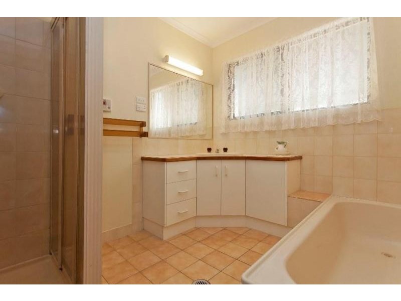 9 Ronald Place, East Albury NSW 2640