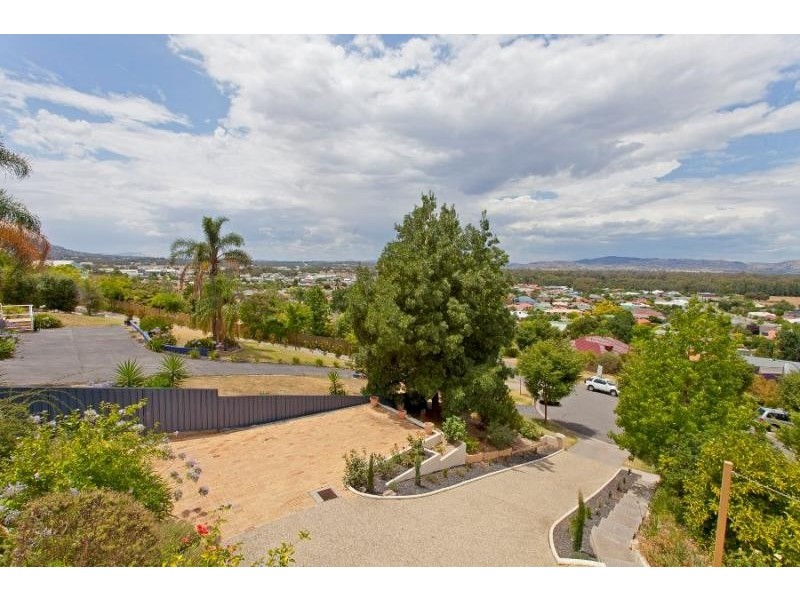 9 Ronald Place, East Albury NSW 2640