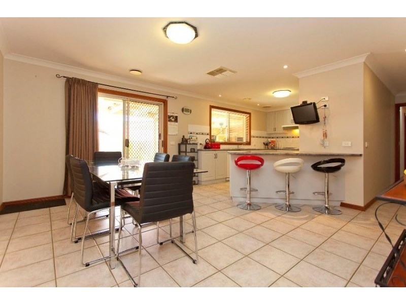 246 Desmond Street, Lavington NSW 2641