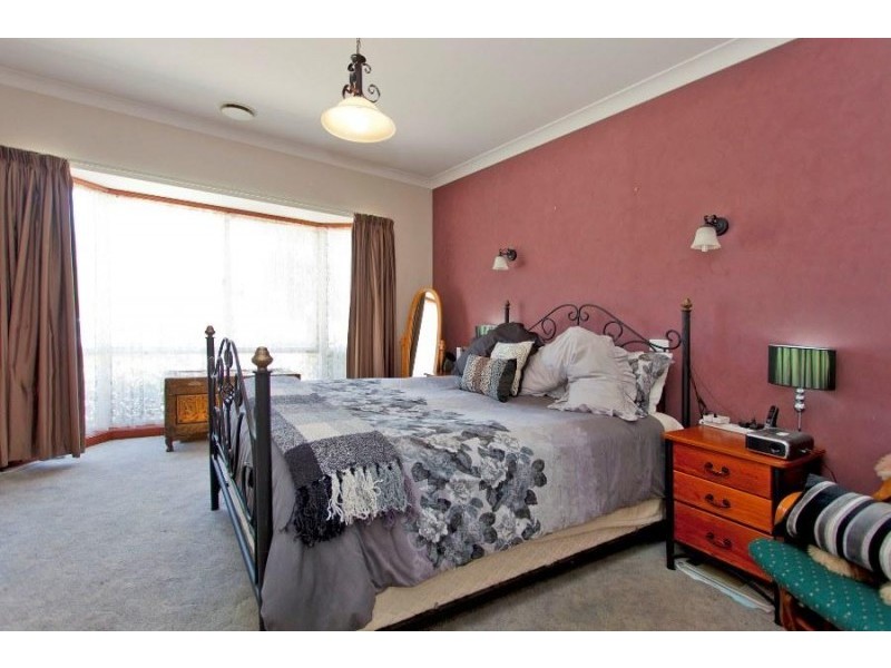 246 Desmond Street, Lavington NSW 2641