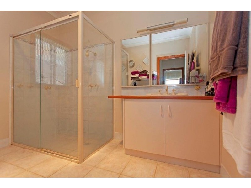 246 Desmond Street, Lavington NSW 2641